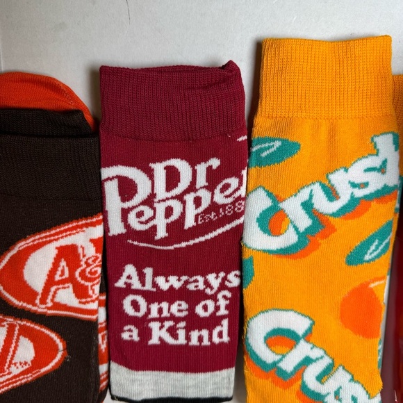Dr. Pepper Beverages Men’s Crew Socks, 3-Pack, Sizes 8-12 - Picture 6 of 6